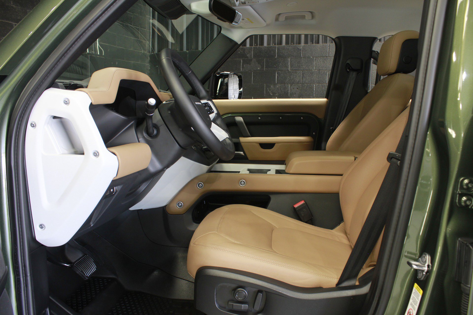 Used 2026 Land Rover Defender 110 X-Dynamic SE AWD/4WD image 39