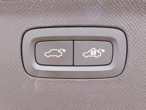 Certified 2023 Volvo XC90 B6 Plus AWD/4WD image 34