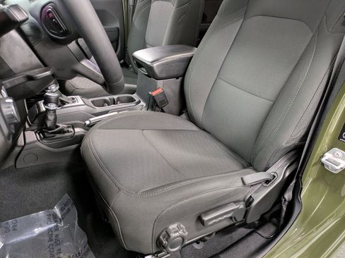 Used 2023 Jeep Wrangler Willys image 9