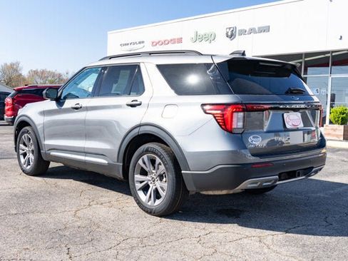 Used 2025 Ford Explorer Active w/ Active Comfort Package AWD/4WD image 3