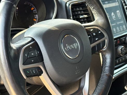 Used 2022 Jeep Grand Cherokee Laredo X AWD/4WD image 29