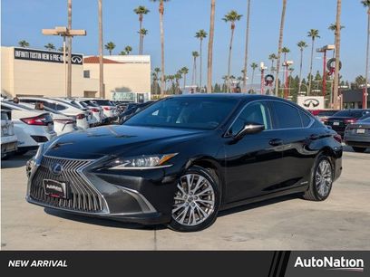 Used 2020 Lexus ES 300h w/ Premium Package