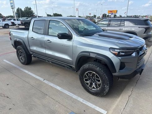 Used 2024 Chevrolet Colorado ZR2 w/ Technology Package AWD/4WD image 4