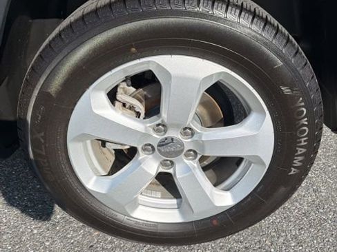 Used 2017 Jeep Compass Latitude FWD image 7
