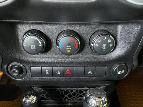 Used 2014 Jeep Wrangler Unlimited Sahara w/ Max Tow Package AWD/4WD image 18