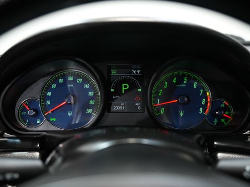 Used 2015 Maserati GranTurismo Sport image 40