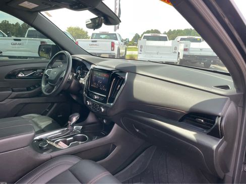 Used 2023 Chevrolet Traverse RS FWD image 28