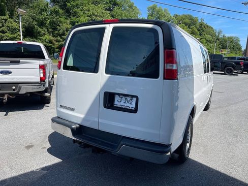 Used 2018 Chevrolet Express 2500 Extended w/ Driver Convenience Package RWD image 7