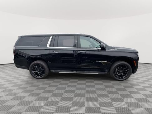 Used 2025 Chevrolet Suburban High Country AWD/4WD image 5