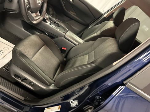 Used 2025 Nissan Rogue SV FWD image 10