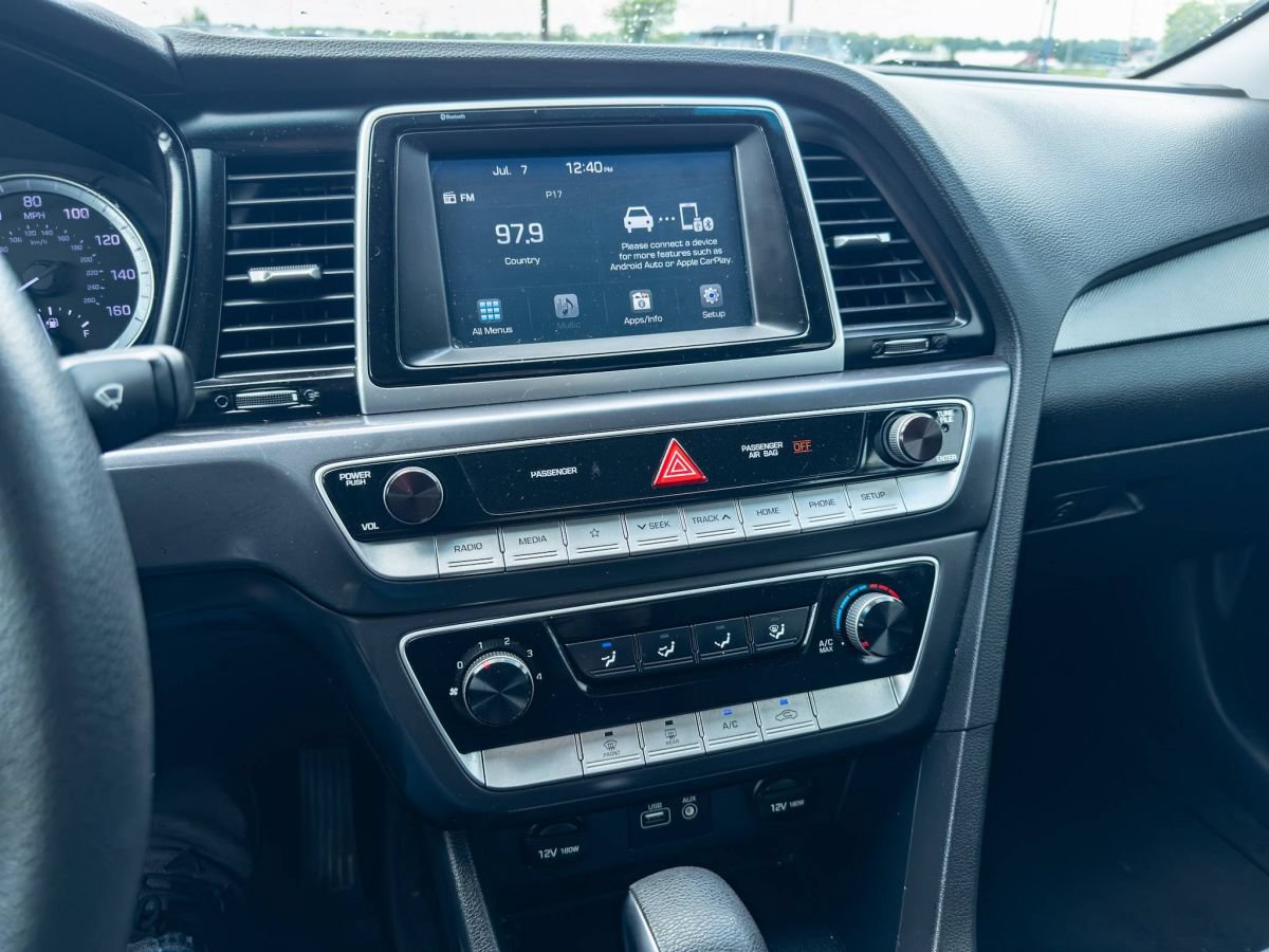 Used 2018 Hyundai Sonata SE FWD image 11