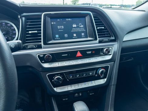 Used 2018 Hyundai Sonata SE FWD image 11