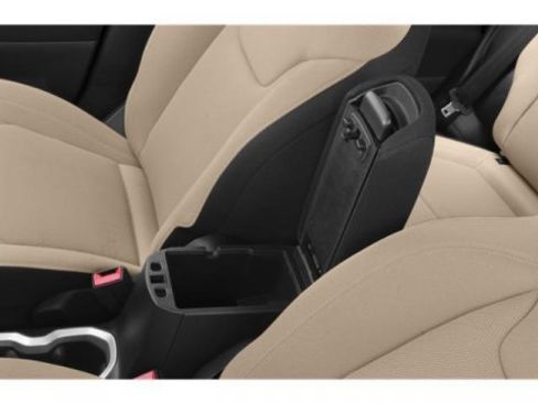 Used 2018 Jeep Renegade Latitude image 19