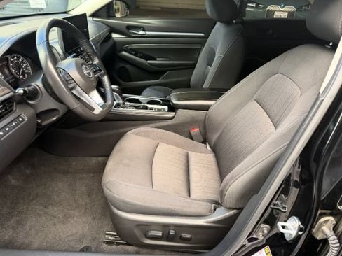 Used 2023 Nissan Altima 2.5 SV w/ SV Premium Package FWD image 10