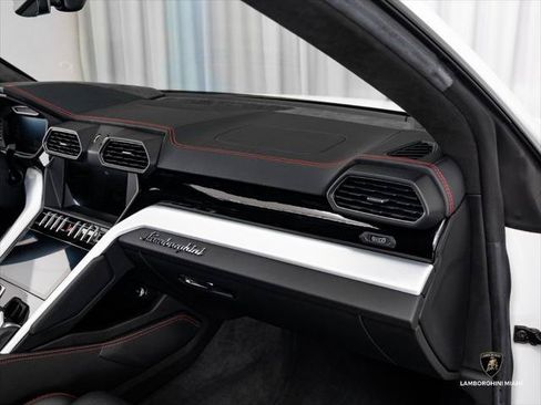 Used 2019 Lamborghini Urus AWD/4WD image 28
