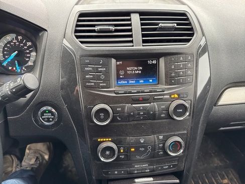 Used 2018 Ford Explorer XLT image 15