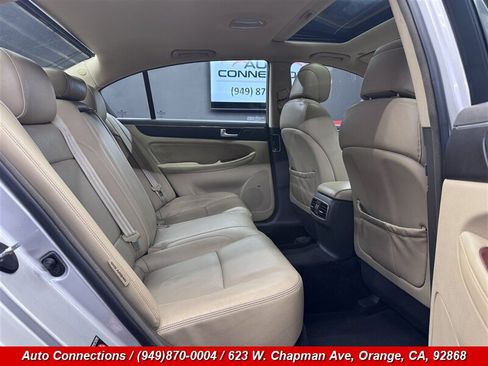 Used 2012 Hyundai Genesis 3.8 w/ Premium Pkg RWD image 7