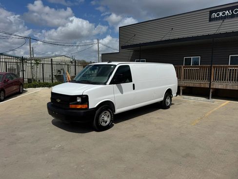 Used 2016 Chevrolet Express 3500 Extended image 1