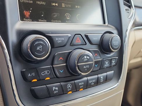 Used 2017 Jeep Grand Cherokee Limited w/ Trailer Tow Group IV AWD/4WD image 18
