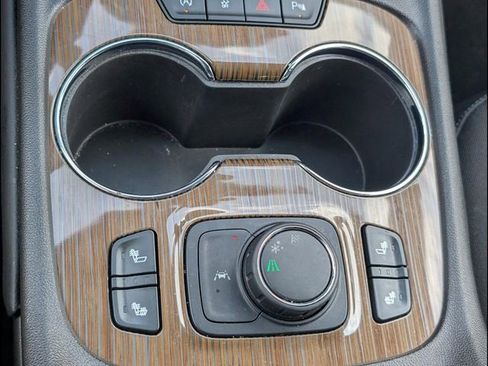 Used 2023 GMC Acadia SLE w/ Driver Convenience Package FWD image 17