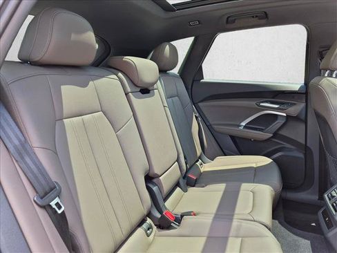 Certified 2025 Audi Q5 Premium w/ Convenience Package AWD/4WD image 21