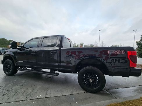 Used 2022 Ford F250 Lariat w/ Black Appearance Package image 5