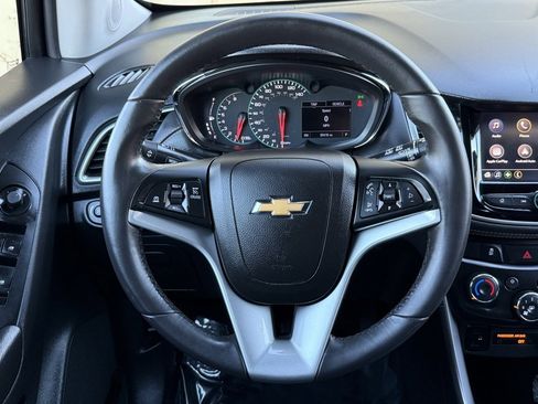 Used 2021 Chevrolet Trax LT w/ LT Convenience Package image 23