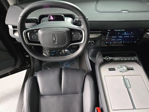 New 2026 Lincoln Navigator L Premier AWD/4WD image 16