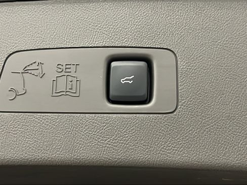 Used 2024 Lincoln Corsair AWD image 38
