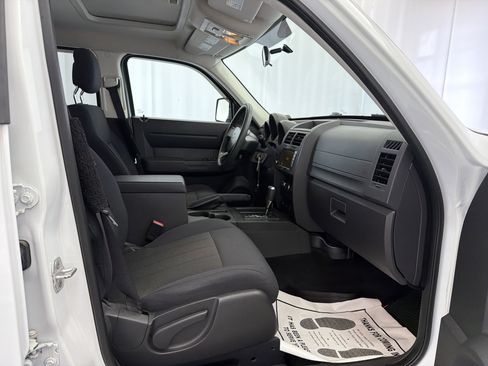 Used 2011 Dodge Nitro Heat w/ Popular Equipment Group RWD image 10