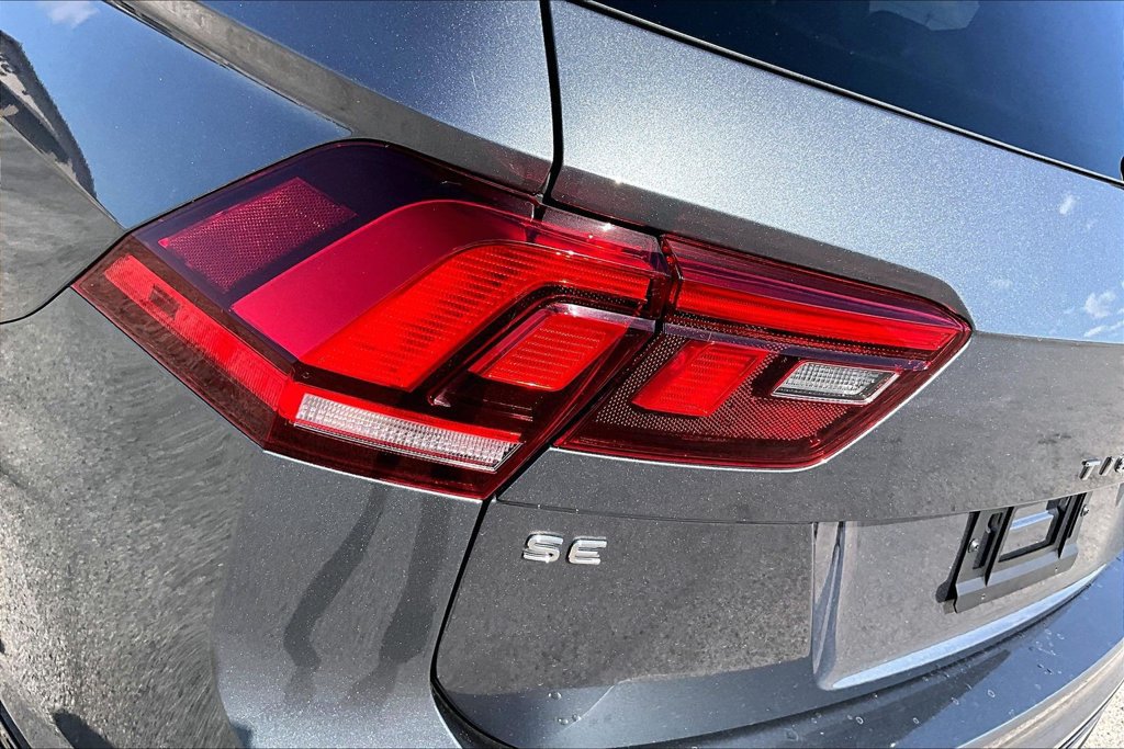 Used 2024 Volkswagen Tiguan SE R-Line FWD image 28