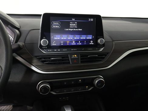 Used 2025 Nissan Altima 2.5 SV FWD image 36