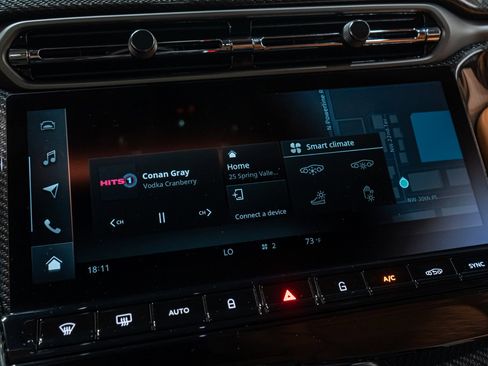 Used 2025 Aston Martin Vanquish image 54