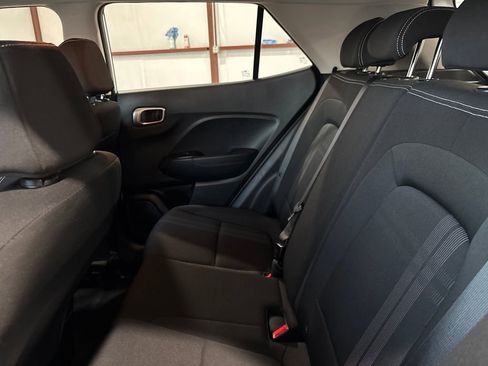 Used 2025 Hyundai Venue SEL image 11
