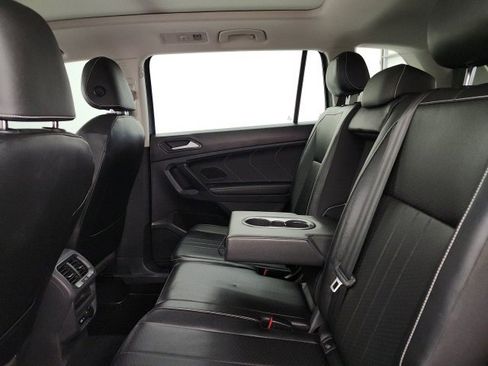 Used 2022 Volkswagen Tiguan SE w/ Panoramic Sunroof Package image 37