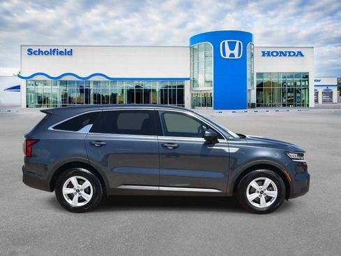Used 2022 Kia Sorento LX FWD image 2