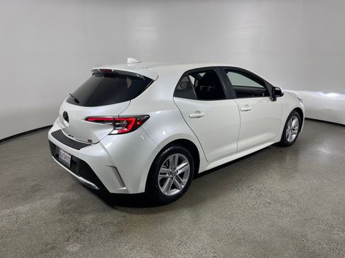 Used 2019 Toyota Corolla Hatchback image 3