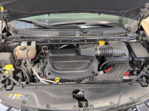 Used 2023 Chrysler Pacifica Touring-L FWD image 34