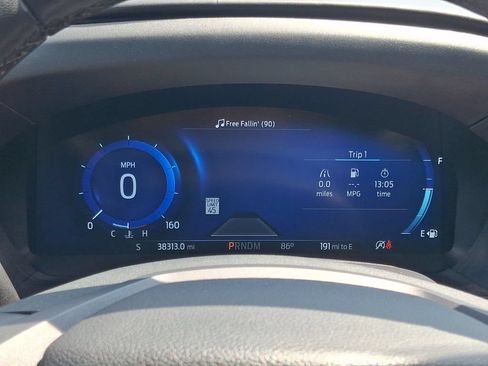 Used 2020 Ford Explorer Platinum w/ Premium Technology Package AWD/4WD image 23