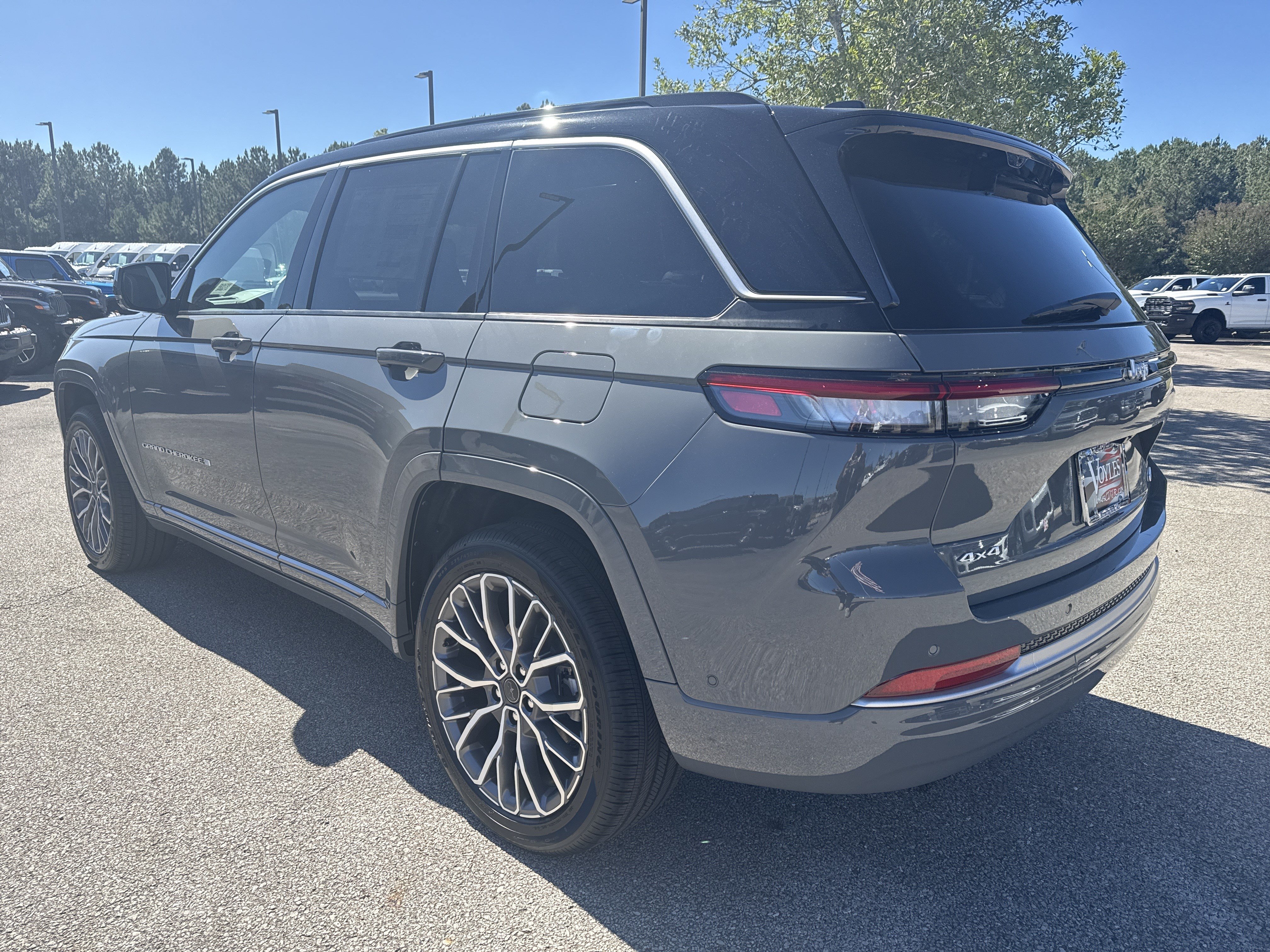New 2027 Jeep Grand Cherokee Summit AWD/4WD image 5