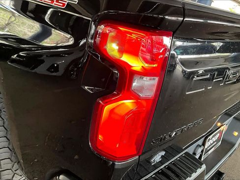 Used 2020 Chevrolet Silverado 1500 LT Trail Boss w/ Midnight Edition image 28