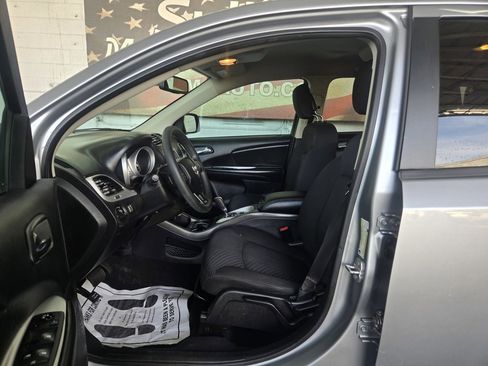 Used 2018 Dodge Journey SXT image 12