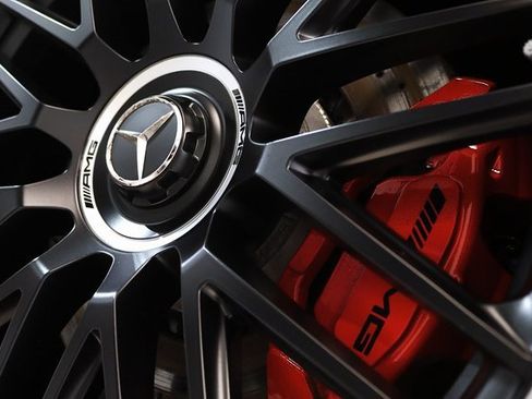 Used 2024 Mercedes-Benz S 63 AMG S w/ Carbon Fiber Exterior Package image 16