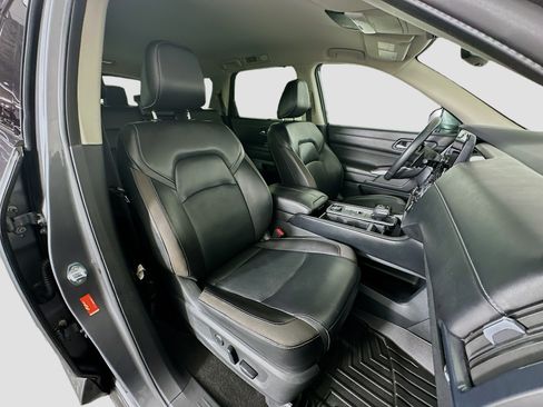 Used 2023 Nissan Pathfinder SL AWD/4WD image 33