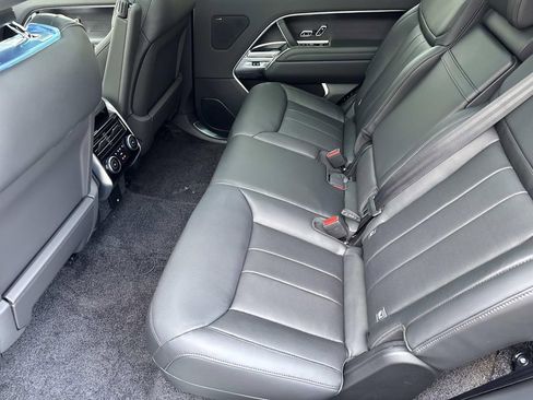 New 2026 Land Rover Range Rover Long Wheelbase SE AWD/4WD image 17