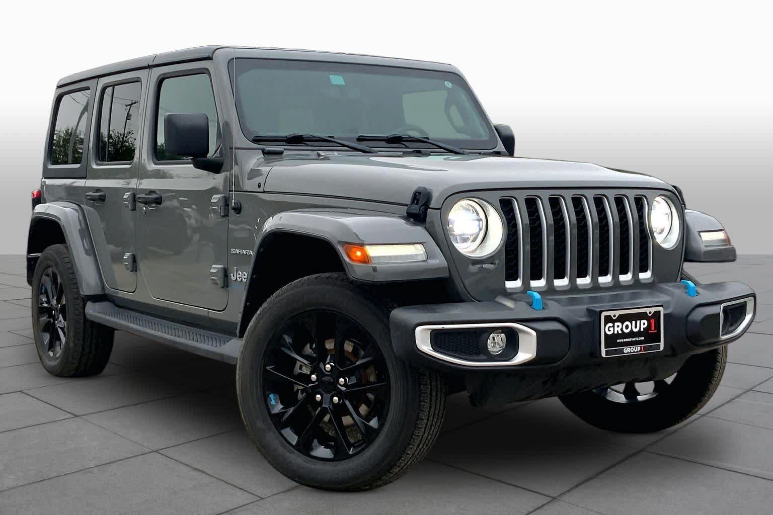 Used 2023 Jeep Wrangler Unlimited Sahara w/ Cold Weather Group AWD/4WD image 3