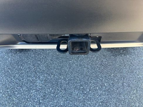 Used 2022 Ford Explorer XLT w/ Equipment Group 202A image 16