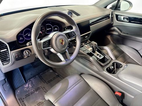 Used 2022 Porsche Cayenne E-Hybrid image 4