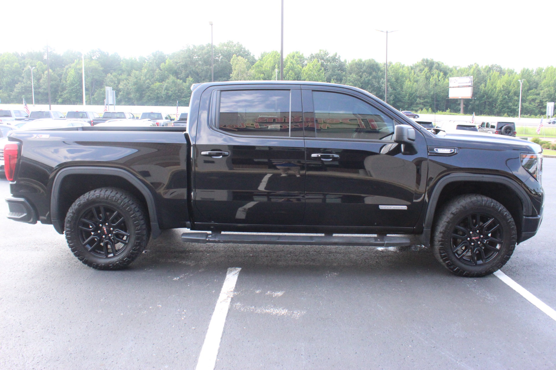 Used 2022 GMC Sierra 1500 Elevation w/ LPO, Elevation Black Package AWD/4WD image 5