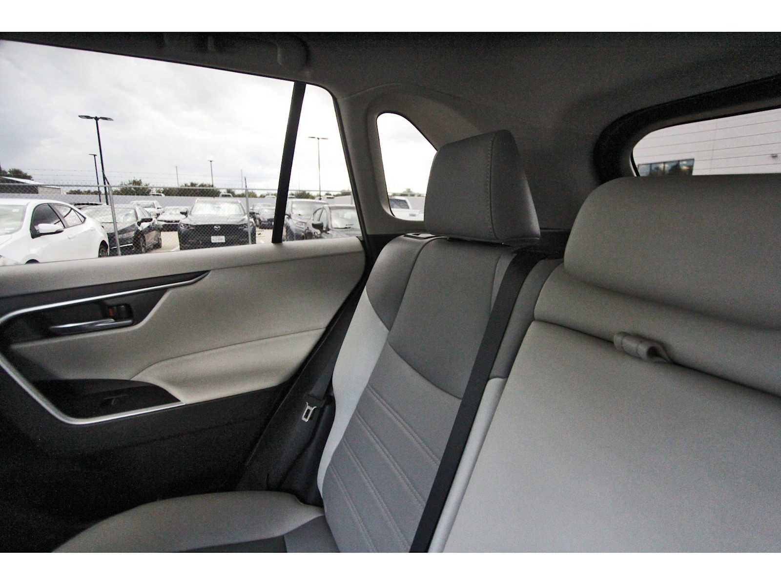 Used 2022 Toyota RAV4 XLE Premium FWD image 9